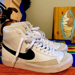 Nike Women’s Blazer ‘77